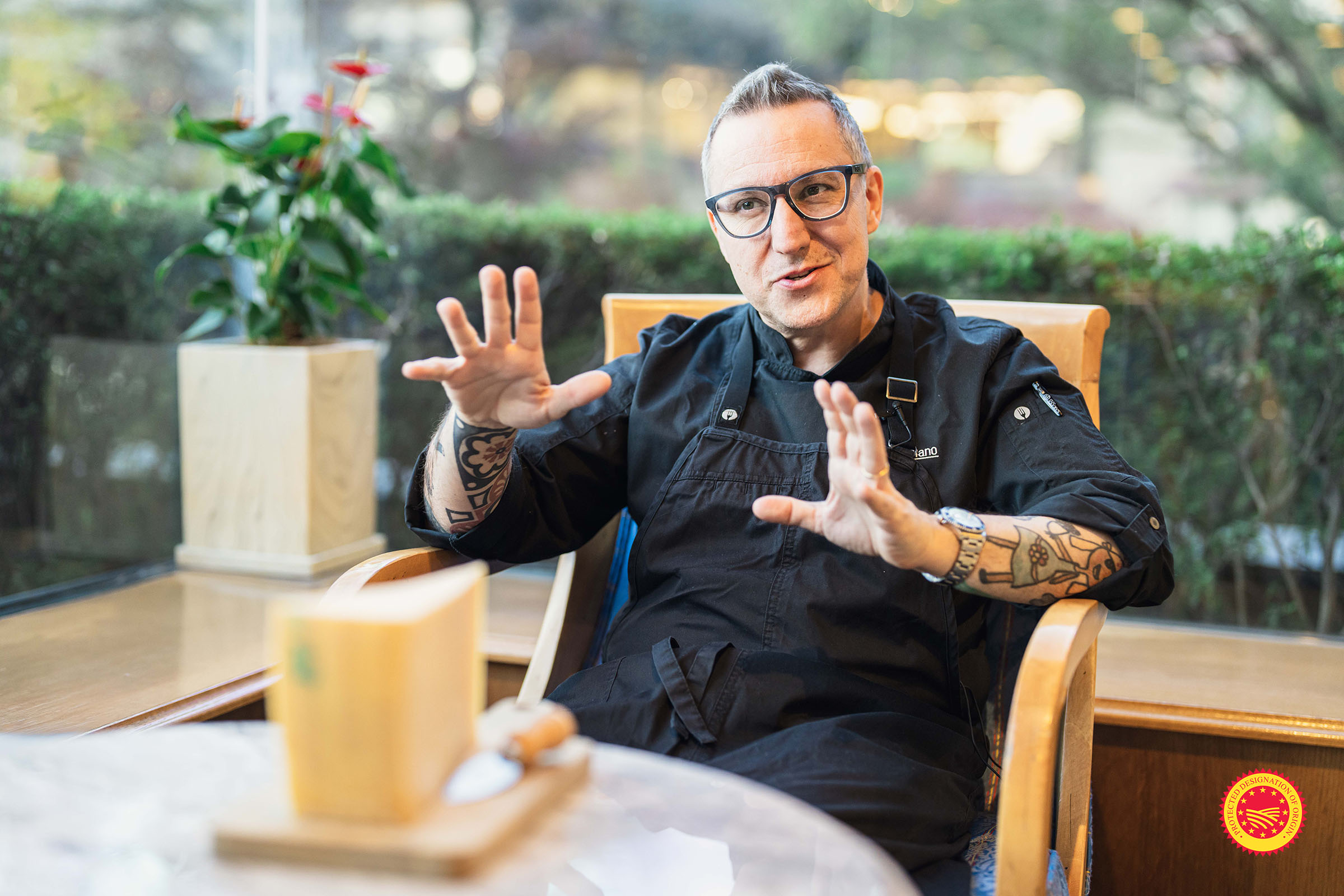 「Extra ordinàrio. イタリア人有名シェフ、ルカ・チャーノ氏が語る、料理人の哲学とパルミジャーノ レッジャーノ」イメージ