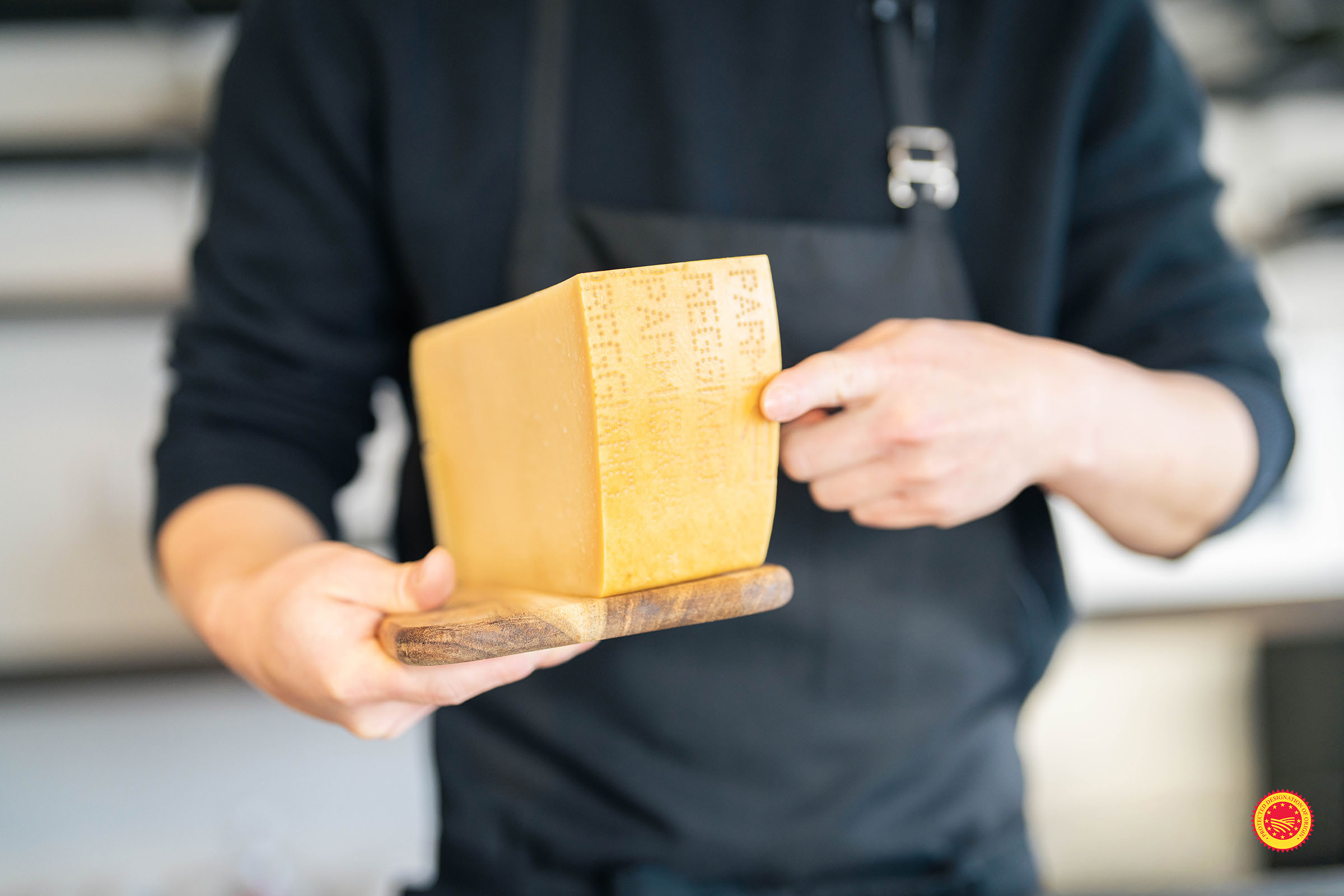 「パルミジャーノ レッジャーノの外皮（リンド）の活用法」イメージ