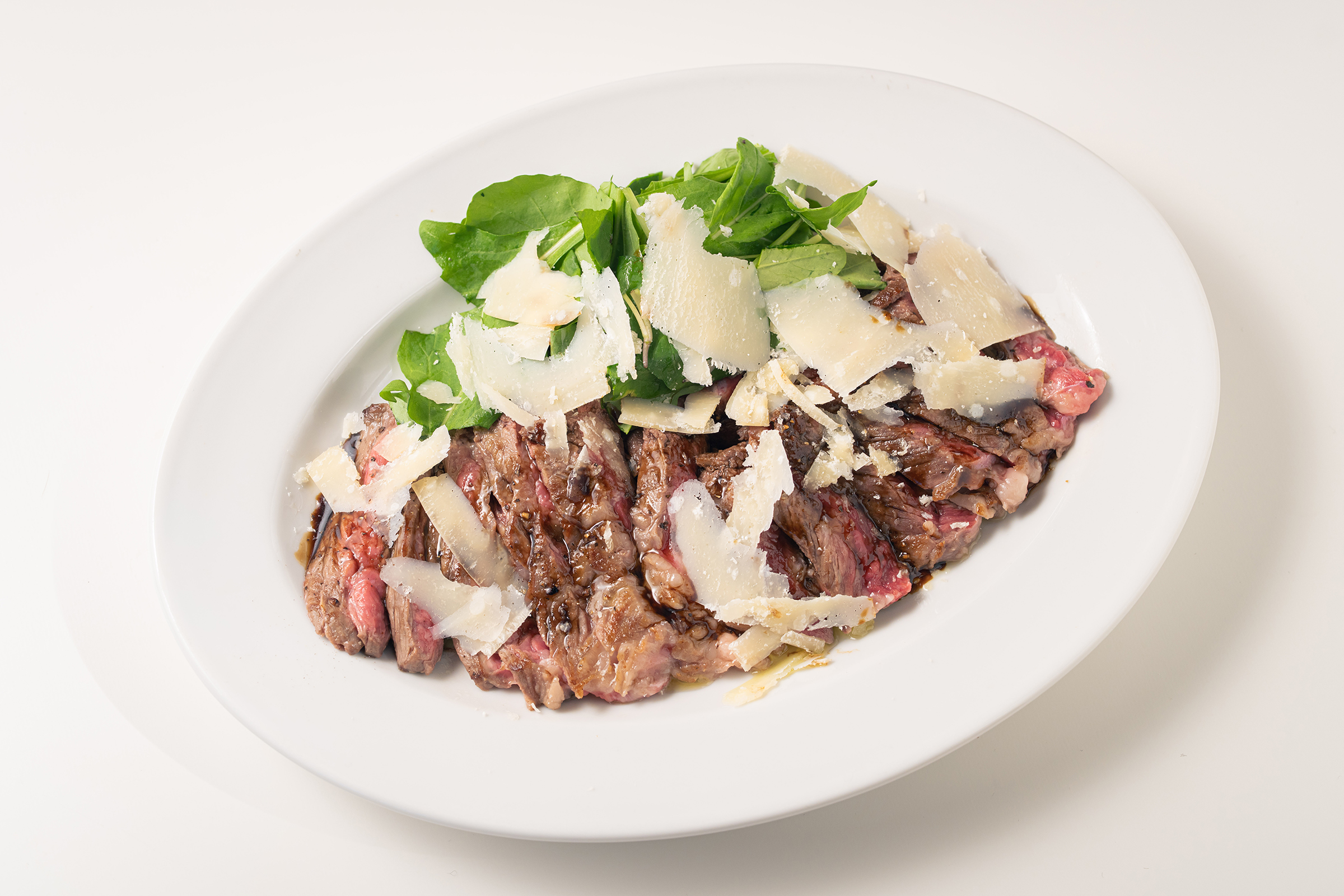 「【レシピ紹介】パルミジャーノ・レッジャーノとバルサミコで仕上げる人気イタリアン「牛肉のタリアータ」【動画解説】」イメージ